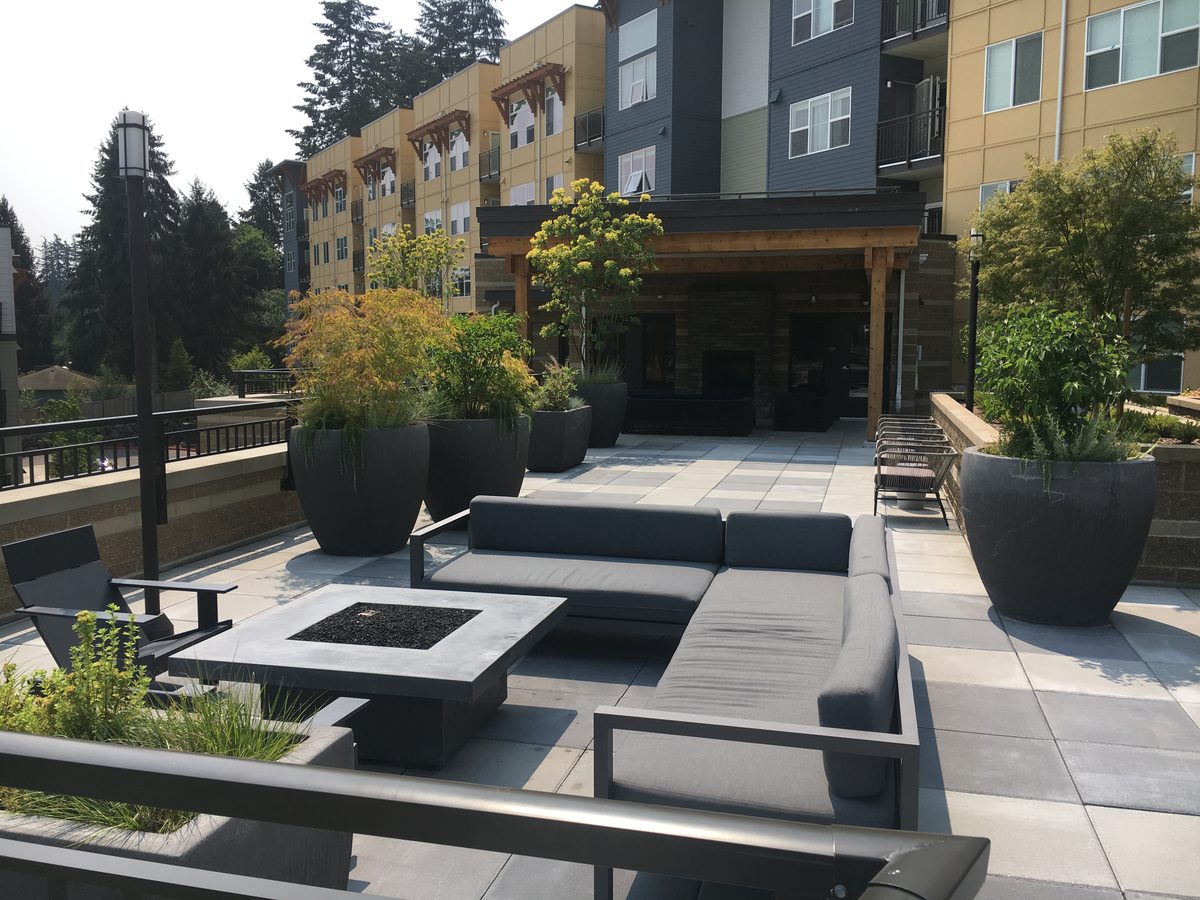 Rooftop deck amenity space